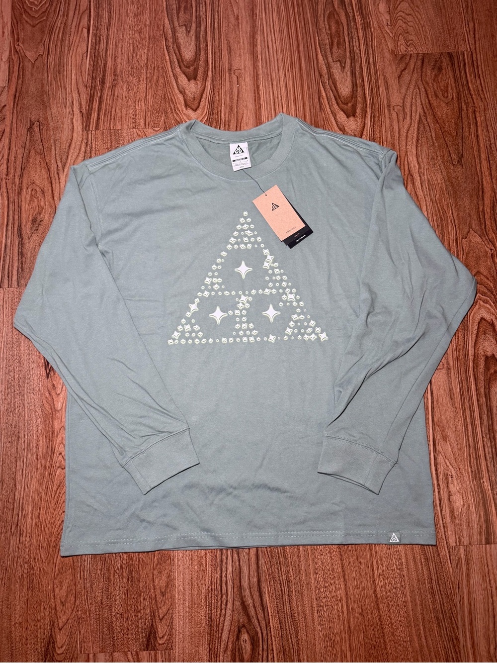 Nike ACG Stars Glow in the Dark Long Sleeve Tee $60 Men’s Sz L Clay Green NWT